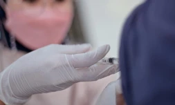   Non, la protéine "spike" induite par les vaccins anti-Covid n'est pas sexuellement transmissible