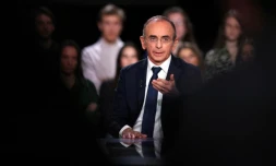   Une carte de 540 euros donnée aux demandeurs d'asile ? Attention à cette affirmation trompeuse d'Eric Zemmour