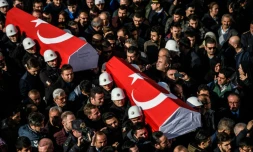 Funérailles le 11 décembre 2016 à Istanbul de policiers tués la veille dans un double attentat