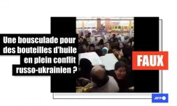   Cette bousculade pour des bouteilles d'huile n'a aucun lien avec le conflit russo-ukrainien, elle date de 2015