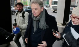 L'ex-directeur de La Revue des Deux Mondes Michel Crépu à son arrivée à l'Office central de lutte contre les infractions financières et fiscales (OCLCIFF) le 27 janvier 2017 à Nanterre