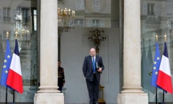   Peut-on dire qu'"aucune règle" n'oblige un ministre mis en examen à démissionner ?