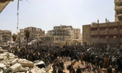 Photo d'une évacuation de civils à Arbine, dans une poche rebelle de la Ghouta orientale, prÚs de Damas, le 25 mars 2018