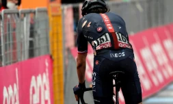 Le Gallois Geraint Thomas après sa chute lors de la 3e étape du Tour d'Italie le 5 octobre 2020