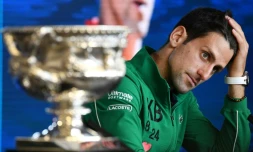 Le Serbe Novak Djokovic, lors d'une conférence de presse après avoir remporté la finale de l'Open d'Australie face a l'Autrichien Dominic Thiem, le 3 février 2020 à Melbourne
