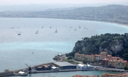 La ville de Nice et (au premier plan) le centre de conférences du sommet mondial sur les océans, le 8 juin 2025