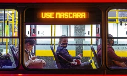 Ce bus de Curitiba (Brésil) appelle au port du masque, le 22 mai 2020