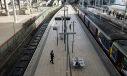 Un quai de gare désert lors d'une grève à l'appel du syndicat britannique du rail RMT, le 13 mars 2017 à Manchester