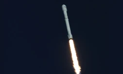 La fusée Falcon 9, après un décollage le 19 avril 2018 depuis Cap Canaveral (Floride)