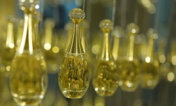 Des flacons du parfum "J'adore" de Dior en juin 2013 à Paris