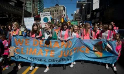 En Nouvelle-Zélande, la marche du "vendredi pour l'avenir" a rassemblé 40.000 personnes appelant à sauver la planÚte, le 27 septembre 2019