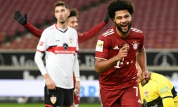 La joie du milieu de terrain du Bayern Munich, Serge Gnabry, aprÚs avoir marqué le 5e but, et son 3e de la soirée, sur le terrain de Stuttgart, lors de la 16e journée de Bundesliga, le 14 décembre 2021