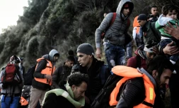 Des migrants à leur arrivée le 9 novembre 2015 sur l'île de Lesbos