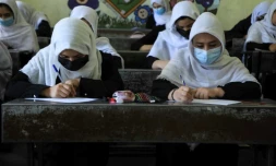 Des filles dans leur école à Hérat, le 17 août 2021 après le retour au pouvoir des talibans en Afghanistan