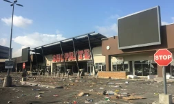 Un centre commercial pillé le 22 octobre 2020 à Lagos