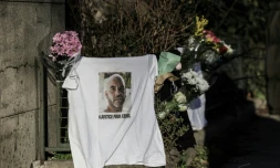 Un portrait de Cédric Chouviat, décédé lors d'un contrôle policier en janvier 2020, lors d'un hommage à Paris, le 3 janvier 2025