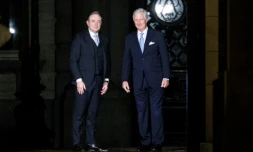 Le chef des conservateurs flamands (N-VA), Bart De Wever, et le roi Philippe de Belgique, avant une réunion pour discuter des négociations en vue de former un gouvernement fédéral au Palais Royal à Bruxelles, le 31 janvier 2025