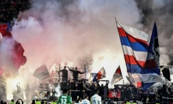 Des supporters en tribunes lors du match du Championnat de France entre l'Olympique Lyonnais et Saint-Etienne le 1er mars 2020 Ă Lyon