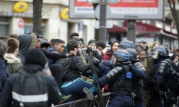 Heurts lors d'un manifestation  contre les violences policières le 23 février 2017 à Paris 