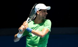 Le Serbe Novak Djokovic, numéro un mondial, à l'entraînement à Melbourne, en Australie, le 13 janvier 2022