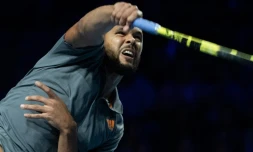 Le Français Jo-Wilfried Tsonga contre le SlovÚne Aljaz Bedene en finale du tournoi de Metz, le 22 septembre 2019
