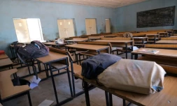 Une salle de classe désertée avec les affaires des lycéens enlevés à Kankara, au Nigeria le 15 décembre 2020