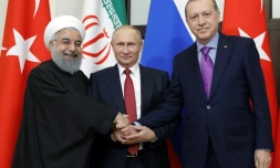 Les présidents iranien Hassi Rohani, russe Vladimir Poutine et turc Recep Tayyip Erdogan lors de leur sommet trilatéral le 22 novembre 2017 à Sotchi, dans le sud-ouest de la Russie.