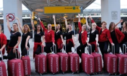 La troupe du Moulin Rouge arrive à New York le 21 septembre 2015