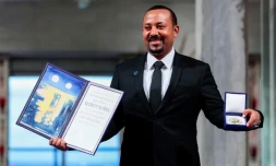 Le Premier ministre éthiopien Abiy Ahmed reçoit son prix Nobel de la paix lors d'une cérémonie, le 10 décembre 2019 à Oslo, en Norvège