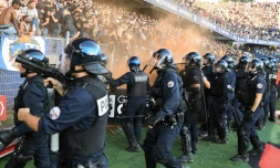 Les policiers interviennent lors des incidents survenus à Montpellier lors de la réception de Nîmes le 30 septembre 2018