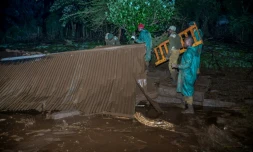 Des maisons ont été emportées après la rupture d'un barrage à 150 km au nord de Nairobi, le 10 mai 2018. 