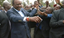 Le président kényan Uhuru Kenyatta à la sortie d'un bureau de vote à Gatundu le 8 août 2017