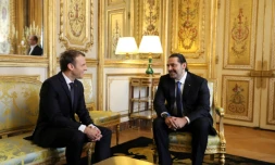 Le président Emmanuel Macron (G) et Le Premier ministre libanais démissionnaire Saad Hariri, le 18 novembre 2017 à L'Elysée à paris 
