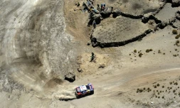 Un concurrent du Dakar lors de la 6e étape du Dakar, le 8 janvier 2016 autour d'Uyuni