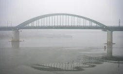 Belgrade peine à respirer dans un brouillard blanchâtre provoqué par la poluution, le 16 janvier 2020.