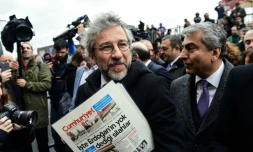 Can Dundar à son arrivée au tribunal le 25 mars 2016 à Istanbul