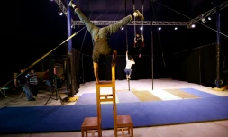 Des jeunes Palestiniens s'entraînent à l'école de cirque de Bir Zeit, en Cisjordanie occupée, le 22 mars 2016