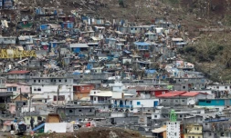 Des dégâts causés aux logements précaires du bidonville de l'agglomération Kaweni de Mamoudzou, à Mayotte, le 19 décembre 2024