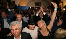 Des partisans de l'AfD célÚbrent leurs résultats électoraux à Berlin le 18 septembre 2016