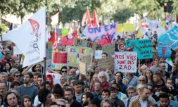 Des personnes manifestent à Paris le 23 septembre 2017