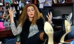 Michelle Esquenazi, PDG de "Empire Bail Bonds" dans son bureau de Hempsted dans l'Etat de New York, le 4 décembre 2015