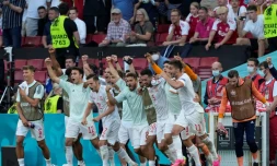La joie des Espagnols, après leur victoire (3-3, 5-3 après prolongation) contre la Croatie, lors de leur 8e de finale, le 28 juin 2021 à Copenhague