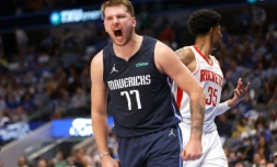 Luka Doncic, des Dallas Mavericks, en NBA contre les Houston Rockets à l'American Airlines Center le 26 octobre 2021 à Dallas, Texas
