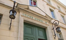 L'entrée du lycée Henri IV, le 4 avril 2002 à Paris