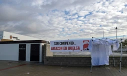 Des salariés d'Amazon en Espagne se mettent en grève, dans les locaux de San Fernando de Henares, le 23 novembre 2018