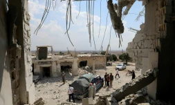 Les destructions après les bombardements du régime syrien sur le village de Hbit dans le sud de la province d'Idleb, le 9 septembre 2018