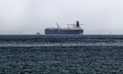 L'Amjad, un des deux navires saoudiens victimes d'"actes de sabotage", selon Ryad et Abou Dhabi, photographié au large de Fujairah, aux Emirats arabes unis, le 13 mai 2019