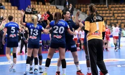 Les Françaises exultent après leur victoire sur la Pologne à l'Euro de hand à Kristianstad, en Suède, le 4 décembre 2016