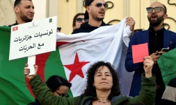 Tunisiens et Algériens manifestent à Tunis contre un 5e mandat du président Abdelaziz Bouteflika, le 9 mars 2019