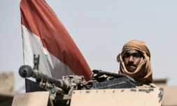 Un membre des forces irakiennes en patrouille dans la zone industrielle de Mossoul, le 23 juin 2017